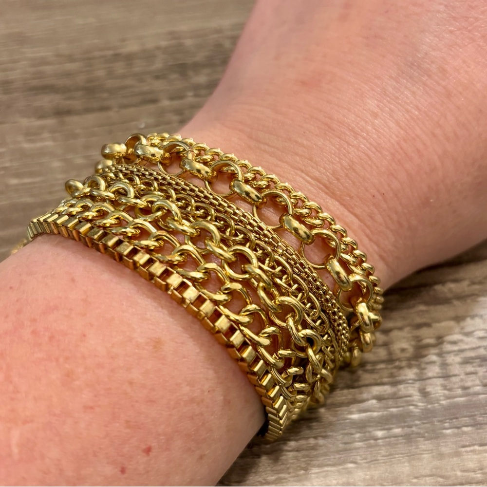 Elegant Gold Chain Bracelet